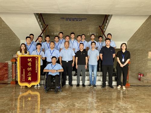 鑫方盛集团授河北鑫方略锦旗